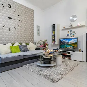 Grey Orchid - Studio Апартаменты
